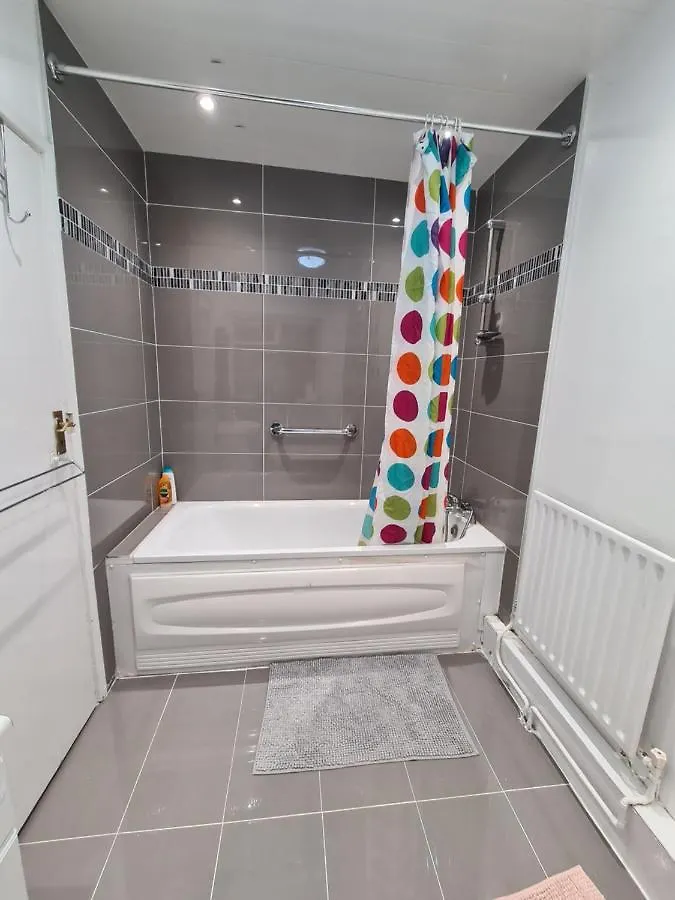 웨스트드레이톤 Amazing 5 Bed House In Heathrow 아파트 0*,  영국