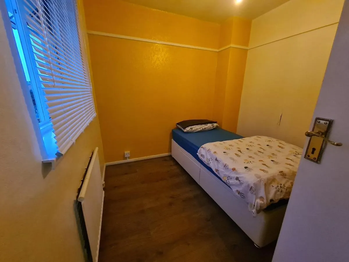 웨스트드레이톤 Amazing 5 Bed House In Heathrow 아파트 영국
