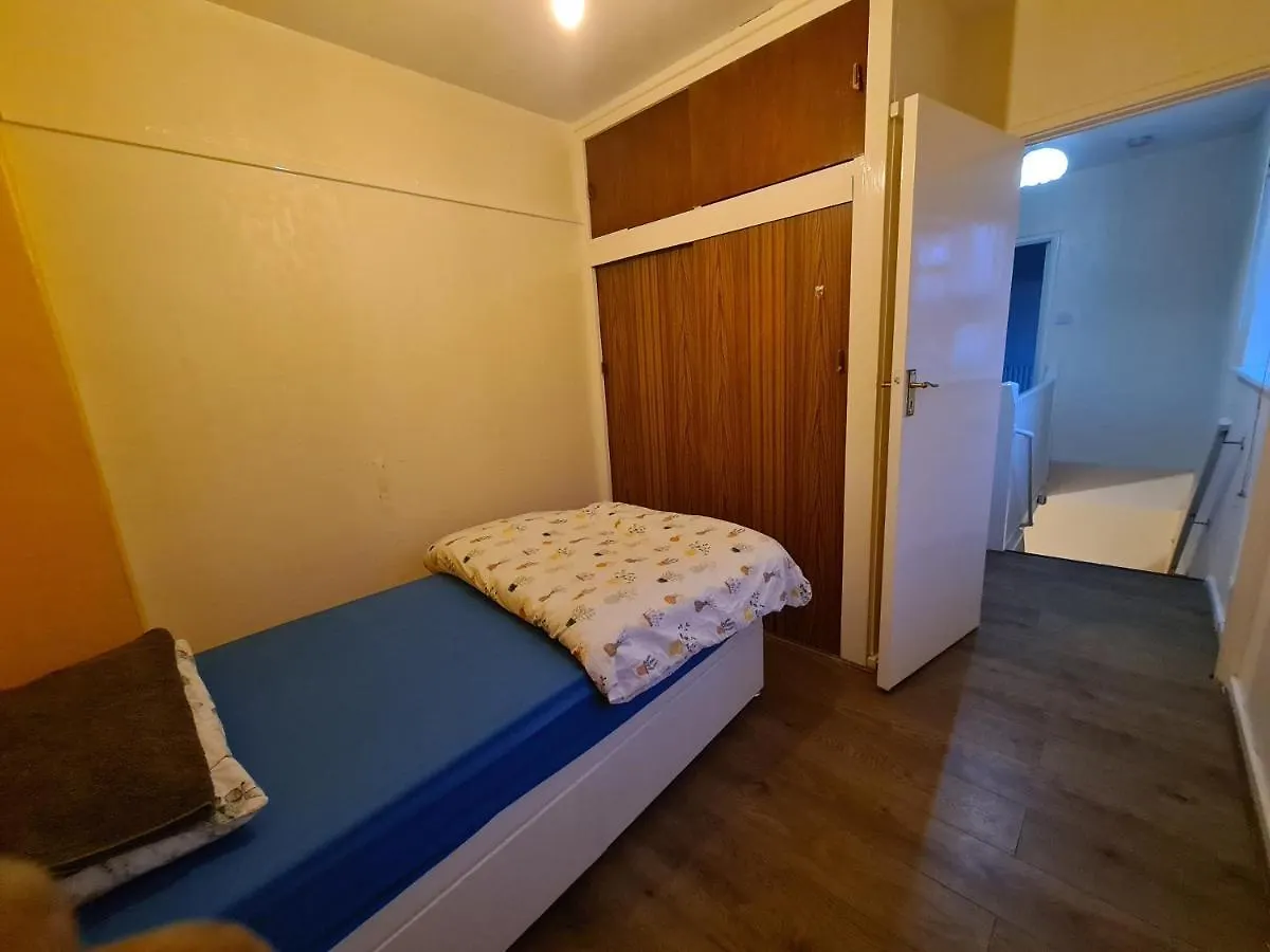 웨스트드레이톤 Amazing 5 Bed House In Heathrow 아파트