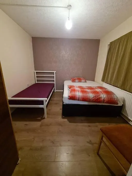 Amazing 5 Bed House In Heathrow Apartamento West Drayton  0*, West Drayton (Middlesex)